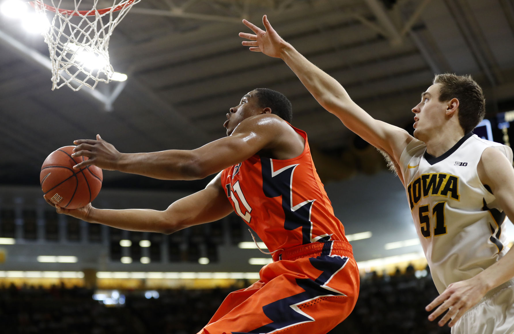 Illinois Iowa Basketball